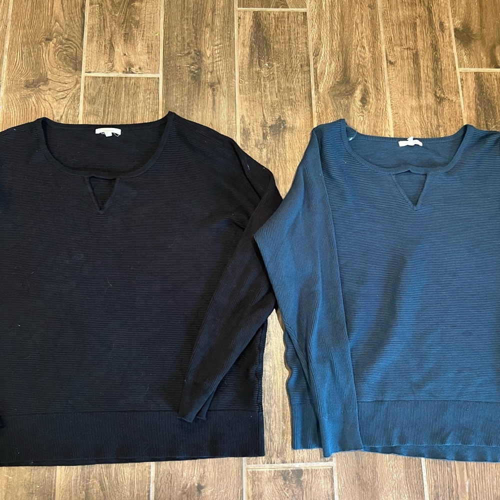 Women’s size XXL sweater bundle. Cute neck detail